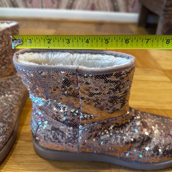 Sparkly Pink G by Guess sequence Booties with fake fur lining, Size 9.5 - Picture 4 of 7